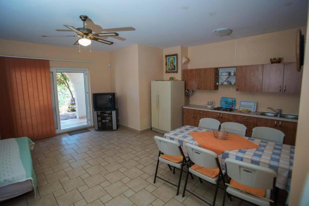 Villa Mara Promajna Exteriér fotografie